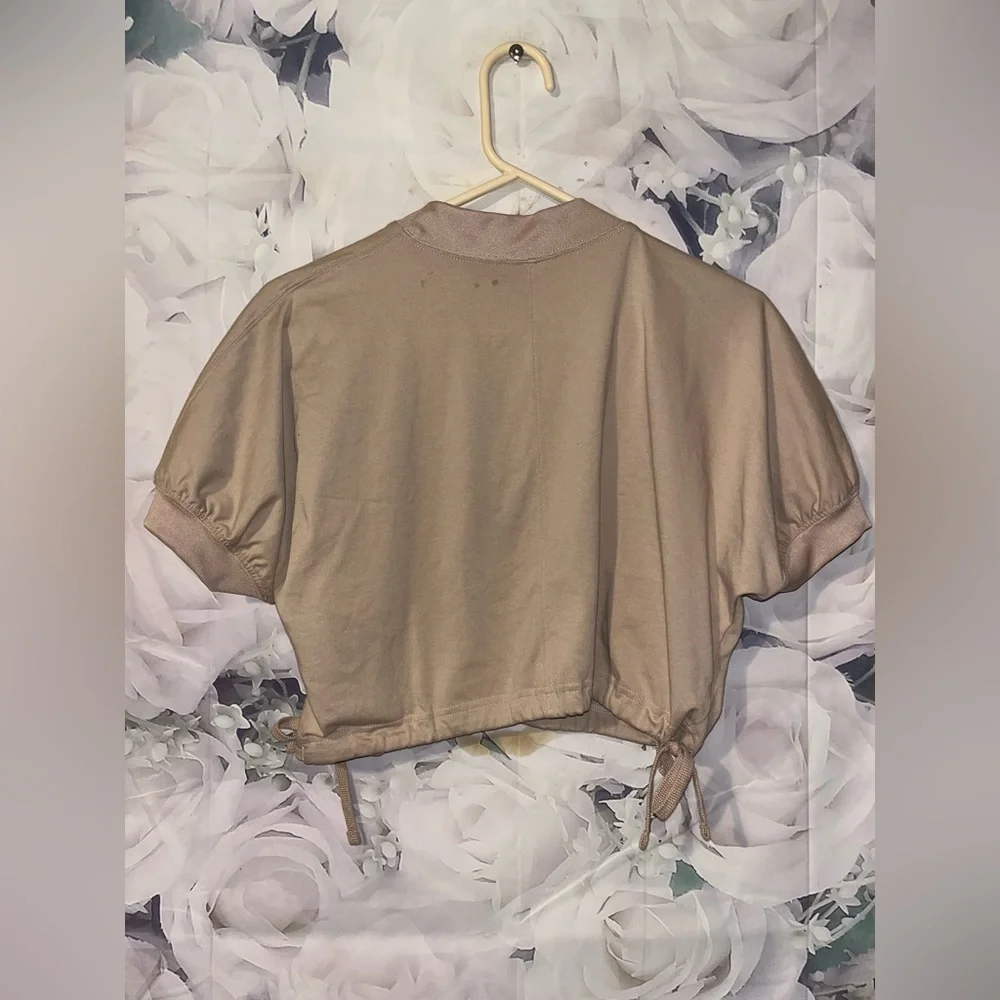 Air Jordan Knit Cropped Top Women's Size XS Beige Short Sleeve Nike New Tag - Picture 7 of 7